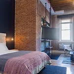 Habitat 101brooklyn Apartment *