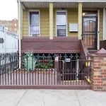 Elegant 2 Bedroom Suite w Modern Amenities