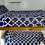 3 Bedrooms 2 Stops To Manhattan * New York