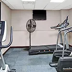 Super 8 By Wyndham Jamaica North Conduit