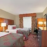 Ramada By Wyndham Staten Island Hotel 3*
