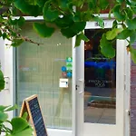 Guest house Sanctuary Nyc Retreats