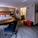 Hampton Inn & Suites Staten Island