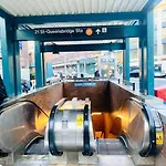 3 Bedrooms 2 Stops To Manhattan * New York