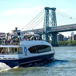 3 Bedrooms 2 Stops To Manhattan *