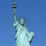 3 Bedrooms 2 Stops To Manhattan New York