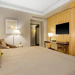 Omni Berkshire Place 4*