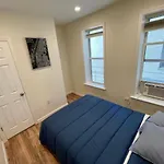 2 Bedrooms Apartament 1 Block From Manhattan