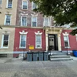 2 Bedrooms Apartament 1 Block From Manhattan