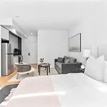 Luxe Studio Apt With Charming Juliet Balcony *