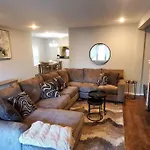 Quiet 3 Bedroom In Private * New York