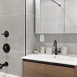 149bk-101 New Construction 2br Private Garden W-d Holiday home *