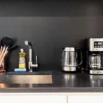 E10-2 Designer East Village Townhouse 1Br W D