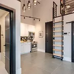 Chic Mezzanine Loft With Rooftop And Shoreline Nearby At \