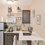 The Cozy Corner Suite* *Fast Wifi* *278 Mbps* *30 Min To Nyc