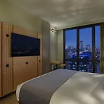 Moxy Brooklyn Williamsburg Hotel 3*