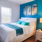 A New Splash Of Color In The Heart Of Queens