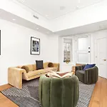 Luxurious 5 Bedroom Townhouse