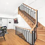 Luxurious 5 Bedroom Townhouse