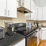 Spacious 3Br 2Ba Apartment In Soho