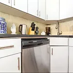 Spacious 3Br 2Ba Apartment In Soho