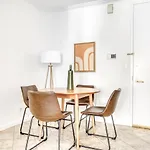 Sutton Place 2br W Gym Pool Nr Rockefeller Nyc-516 Apartment