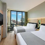 Moxy Brooklyn Williamsburg Hotel 3*