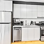 Luxe Studio Suite With Charming Juliet Balcony