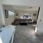 Entire 3Bdr Home W/Parking, Backyard, Firepit, Bbq