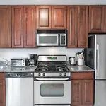 Beautiful 2 Bedroom In Coloumbus Avenue