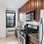 Beautiful 2 Bedroom In Coloumbus Avenue
