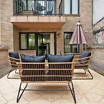 809-2B New Bldg Jr Columbus Circle Balcony Wd