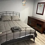 Modern One Bedroom Apartment *