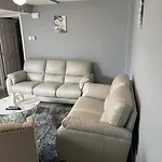 Modern One Bedroom Apartment *