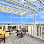 Stunning Beachfront Queens Getaway Townhouse