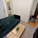 Beautiful 3 Bedroom Loft With Desk Near Times Sq.