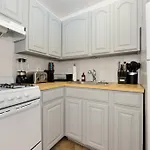 Beautiful 3 Bedroom Loft With Desk Near Times Sq.