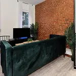 Beautiful 3 Bedroom Loft With Desk Near Times Sq.