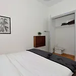 Beautiful 3 Bedroom Loft With Desk Near Times Sq.