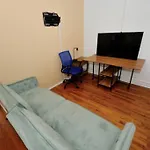 Comfortable 2 Bedroom In Midtown!!