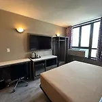 Hotel Regal & Laguardia New York