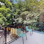 The Ralph Lane Ave Guest House In Brooklyn