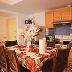 Brooklyn Gem, 3-Bed Retreat , Relocation & Business Stay - Zen Living Short Term Rental