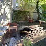 Spacious Bedroom For 4 In Shared Townhouse+Garden