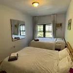 Spacious Bedroom For 4 In Shared Townhouse+garden * New York