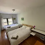 Spacious Bedroom For 4 In Shared Townhouse+garden *