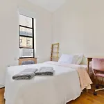 Living At Columbia Apartment *