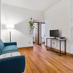 Living At Columbia Apartment *
