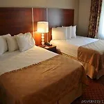Ramada By Wyndham Staten Island 3*