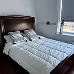 Spacious Studio Near Ditmars Blvd